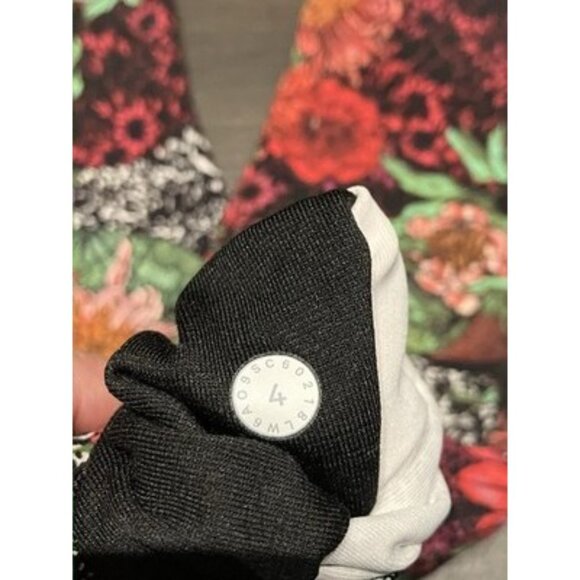 Lululemon Wunder Under Hi-Rise 1/2 Tight Leggings 17" Inseam Size 4 - Picture 5 of 5